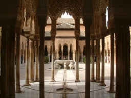 Die Alhambra in Granada - ein steinerner Traum und die herausragende Sehenswrdigkeit in Andalusien - gehrt seit 1984 zum Weltkulturerbe.