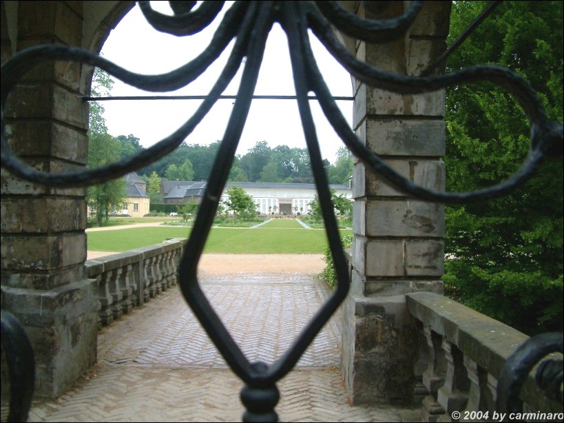 Blick durch das Portal der Barockbrcke auf die Orangerie